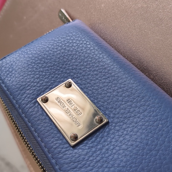 Michael Kors Blue Saffiano Leather Zip around Wallet - Picture 2 of 9